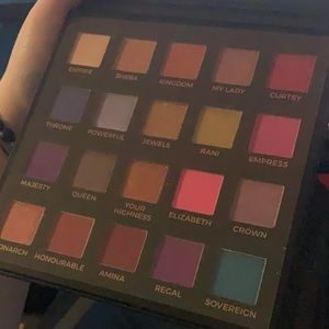 Eloise the Queen palette